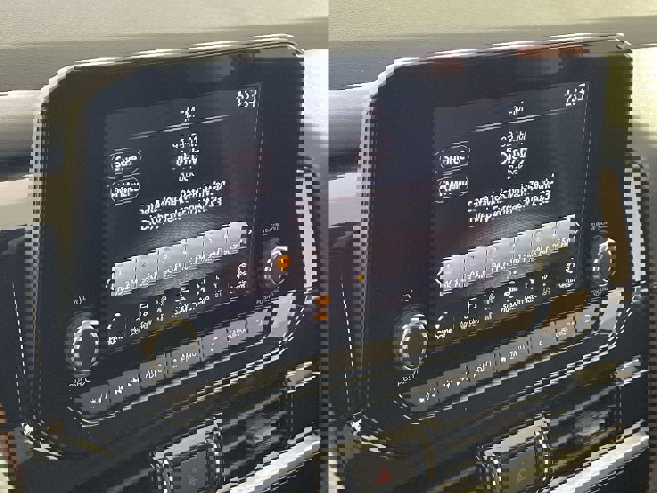 Used 2025 Nissan Pathfinder SV image 16