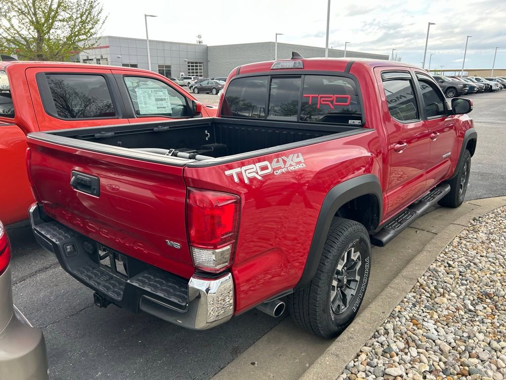 Used 2016 Toyota Tacoma TRD Off-Road w/ Exterior Package image 3