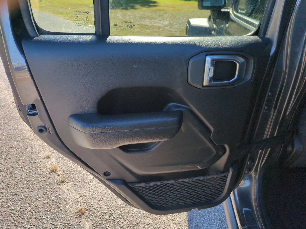 Used 2024 Jeep Wrangler Unlimited Rubicon 4xe AWD/4WD image 28