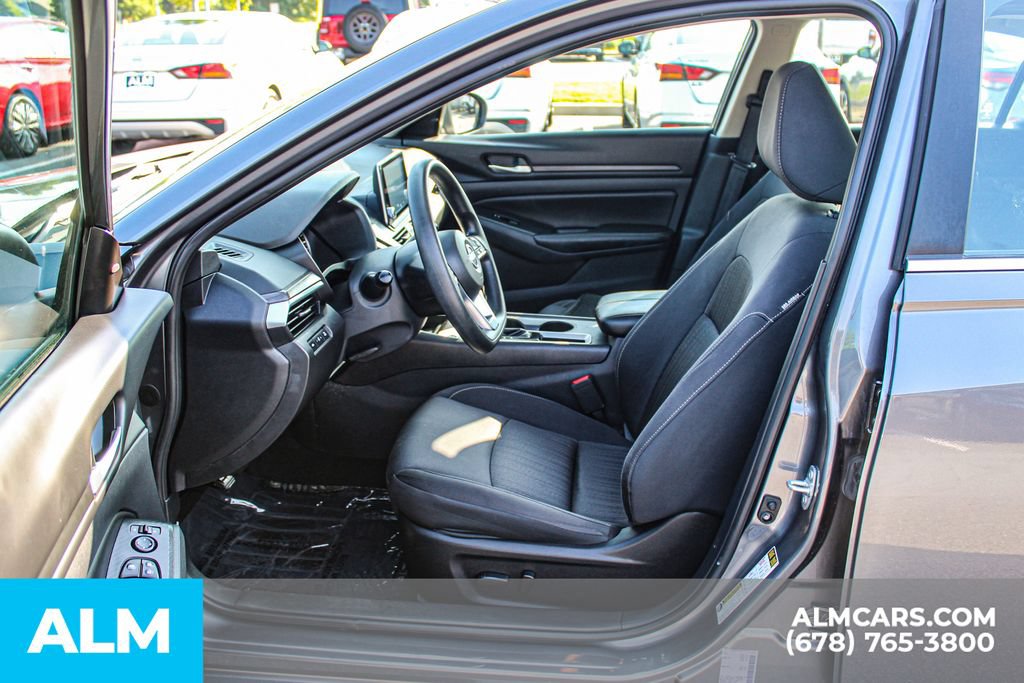 Used 2025 Nissan Altima 2.5 SV FWD image 16