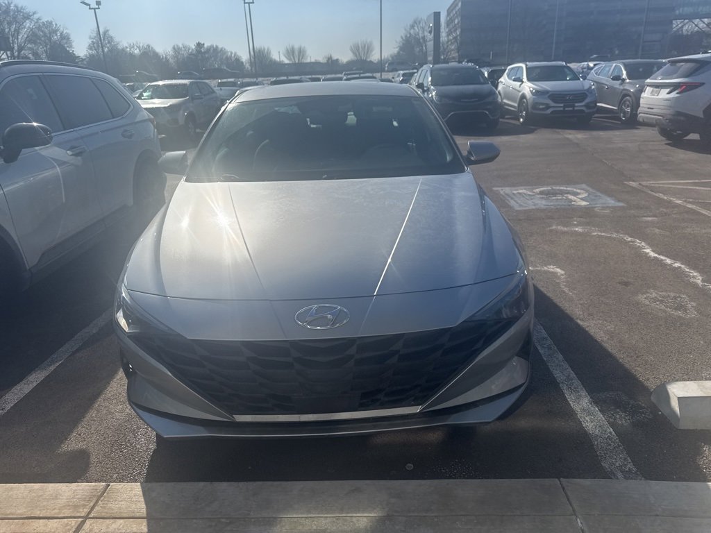 Used 2023 Hyundai Elantra SEL w/ Convenience Package image 2