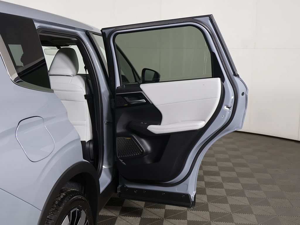 New 2026 Mitsubishi Outlander SE FWD image 26