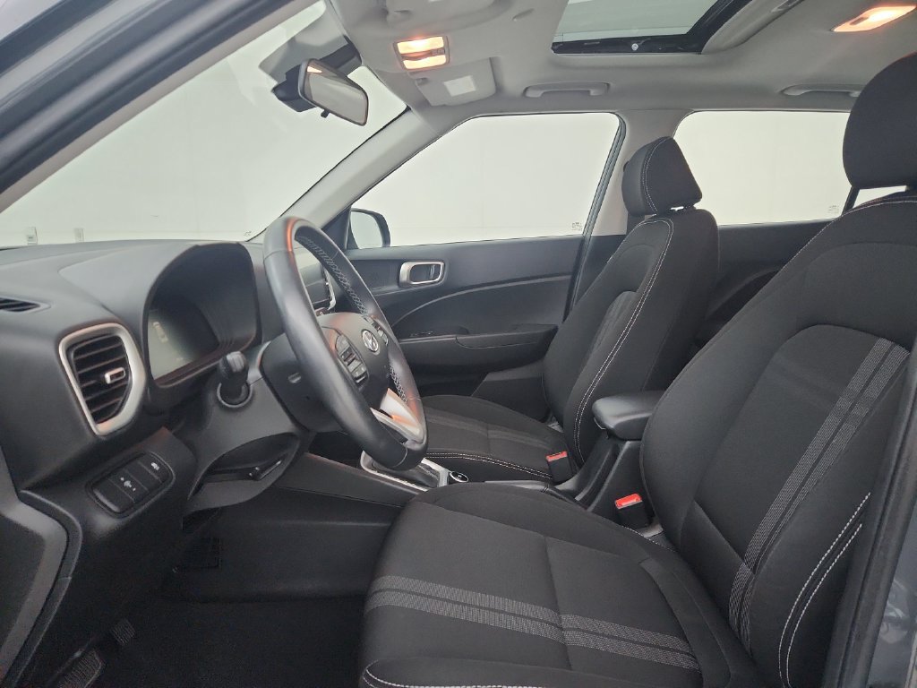 Used 2025 Hyundai Venue SEL FWD image 20