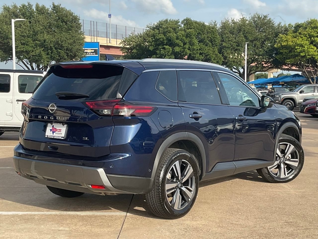 Used 2026 Nissan Rogue SL FWD image 4