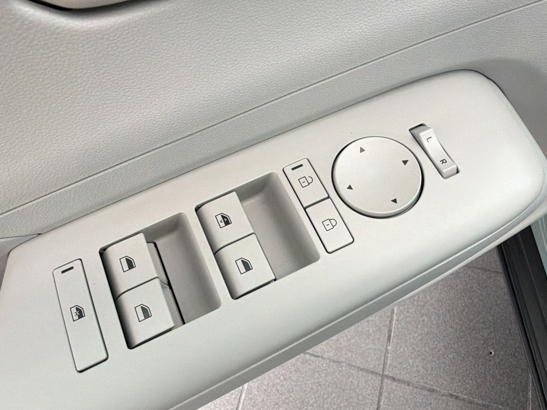 Used 2026 Hyundai Kona SE image 13