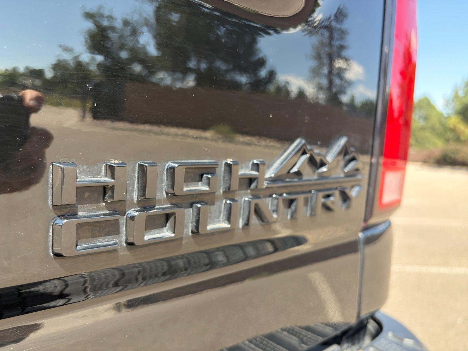 Used 2025 Chevrolet Silverado 2500 High Country w/ High Country Premium Package AWD/4WD image 35