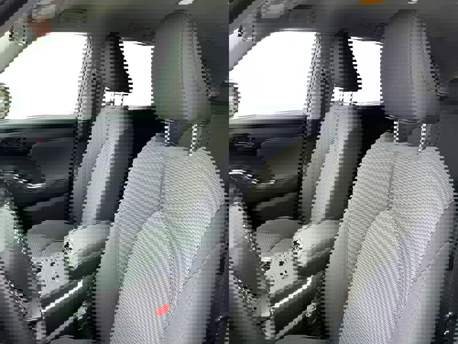 Used 2023 Toyota Highlander LE image 9