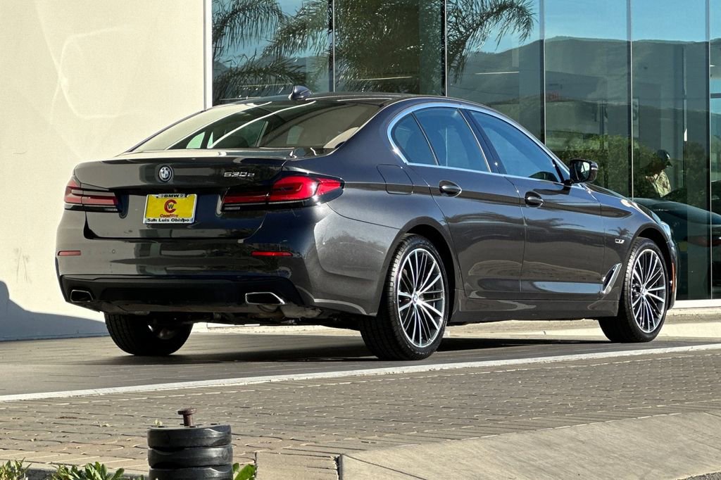Used 2023 BMW 530e w/ Convenience Package image 3