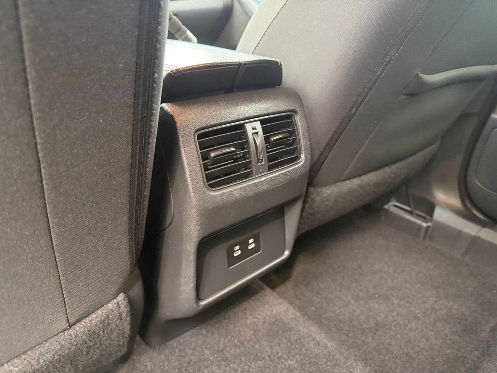 Used 2025 Nissan Rogue SV FWD image 24