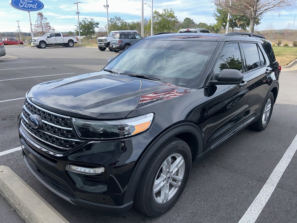 Used 2023 Ford Explorer XLT w/ Equipment Group 202A image 2