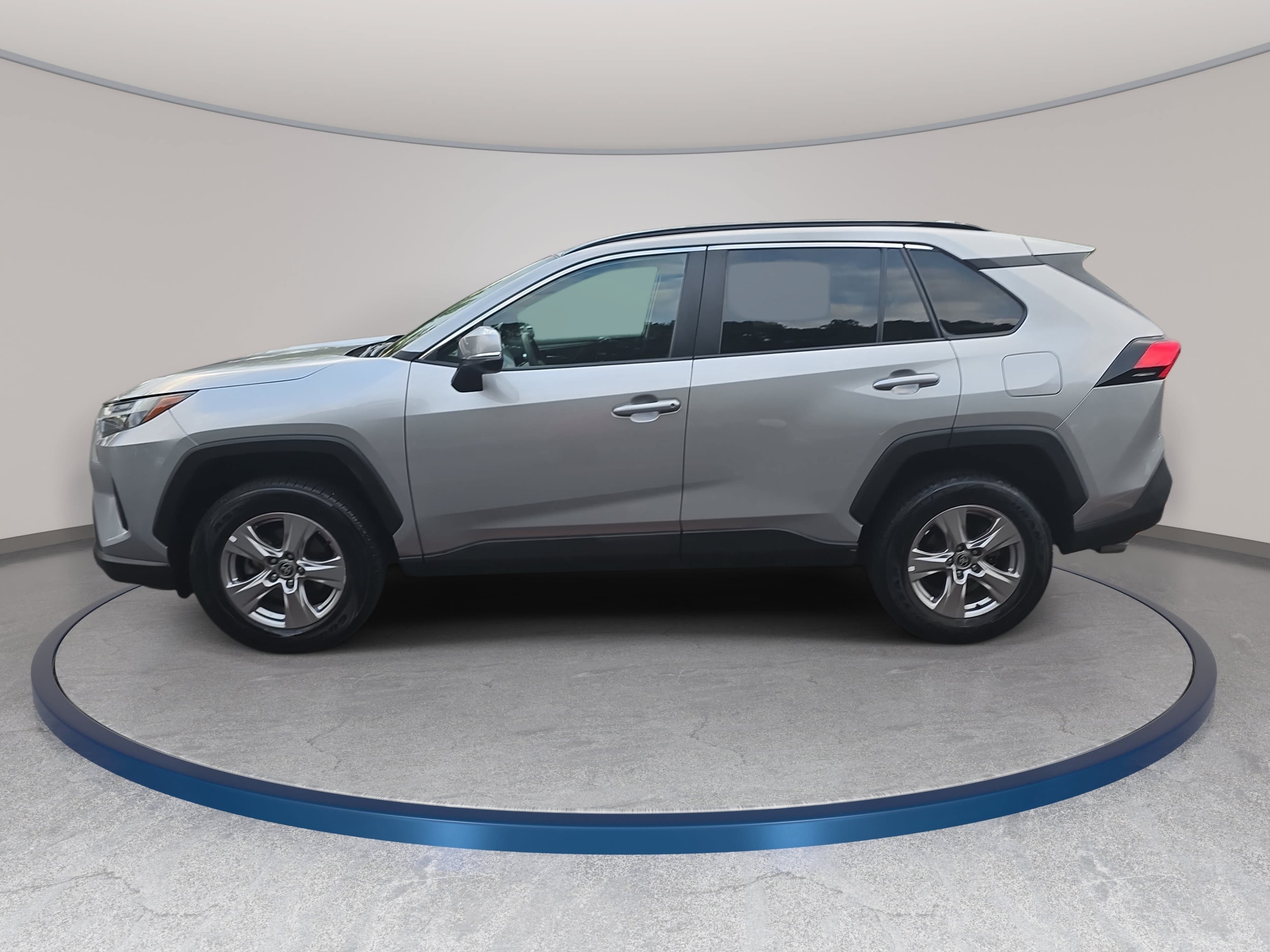 Used 2024 Toyota RAV4 XLE FWD image 8