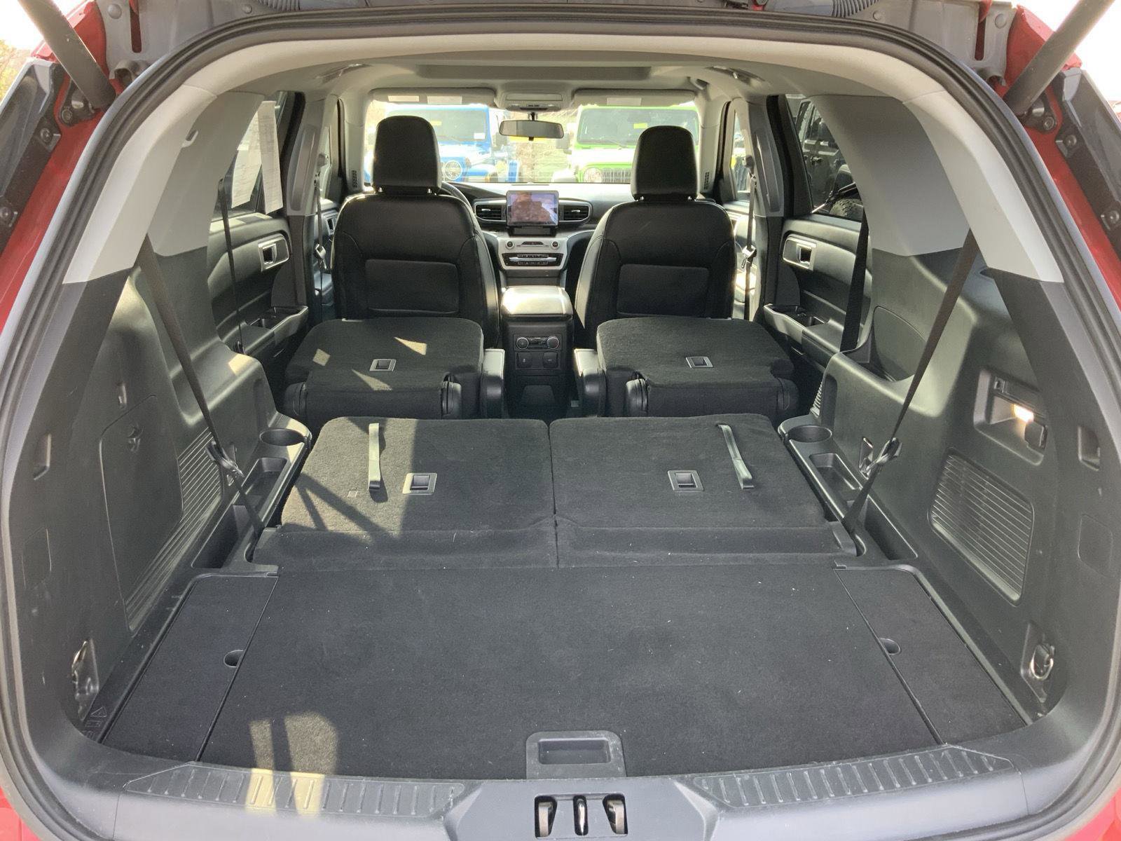 Used 2022 Ford Explorer XLT w/ Equipment Group 202A image 13