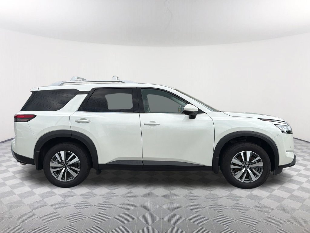 Used 2024 Nissan Pathfinder SL FWD image 4