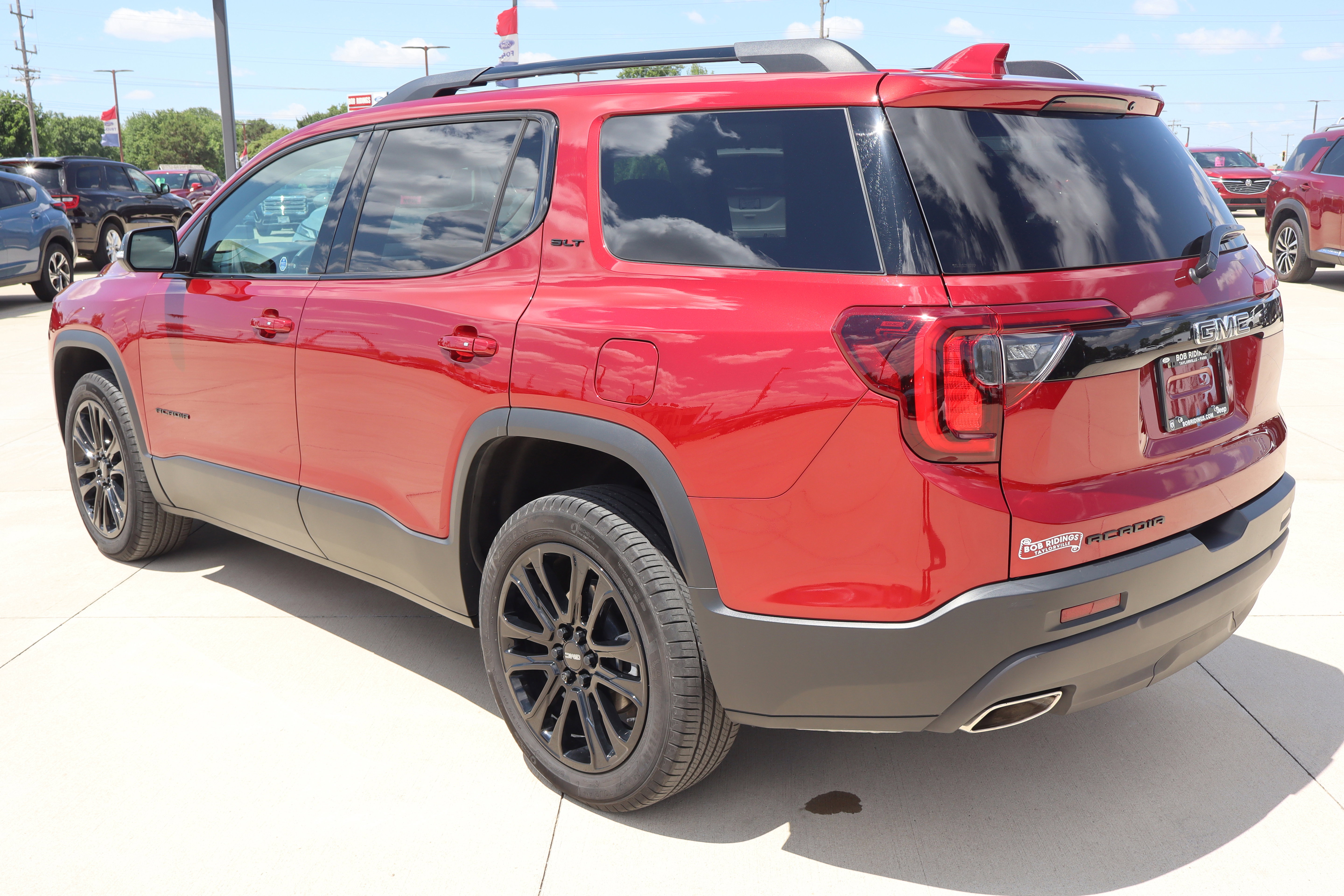 Used 2023 GMC Acadia SLT w/ Elevation Edition FWD image 7