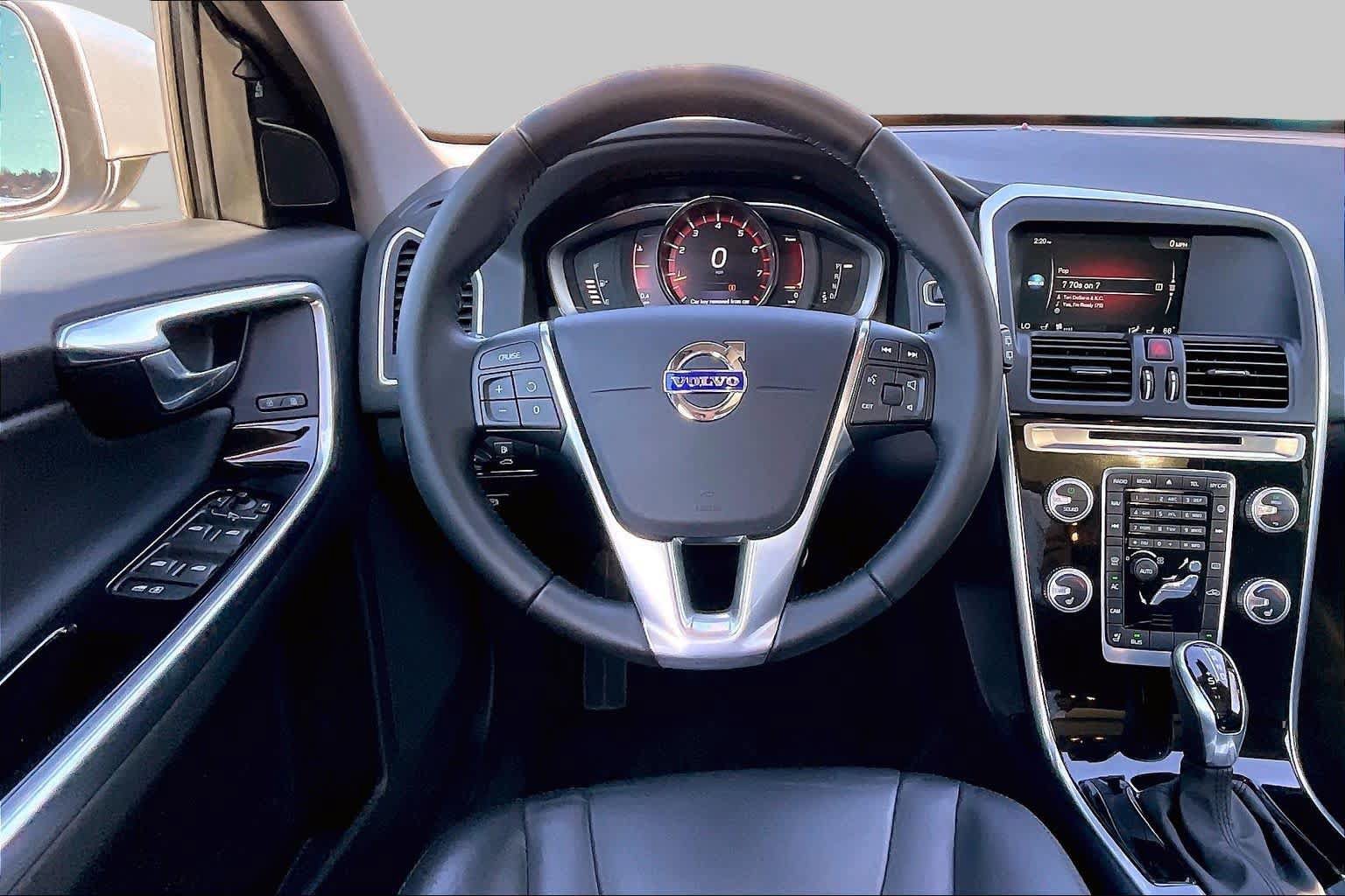 Used 2016 Volvo XC60 T6 w/ Proximity Package AWD/4WD image 5