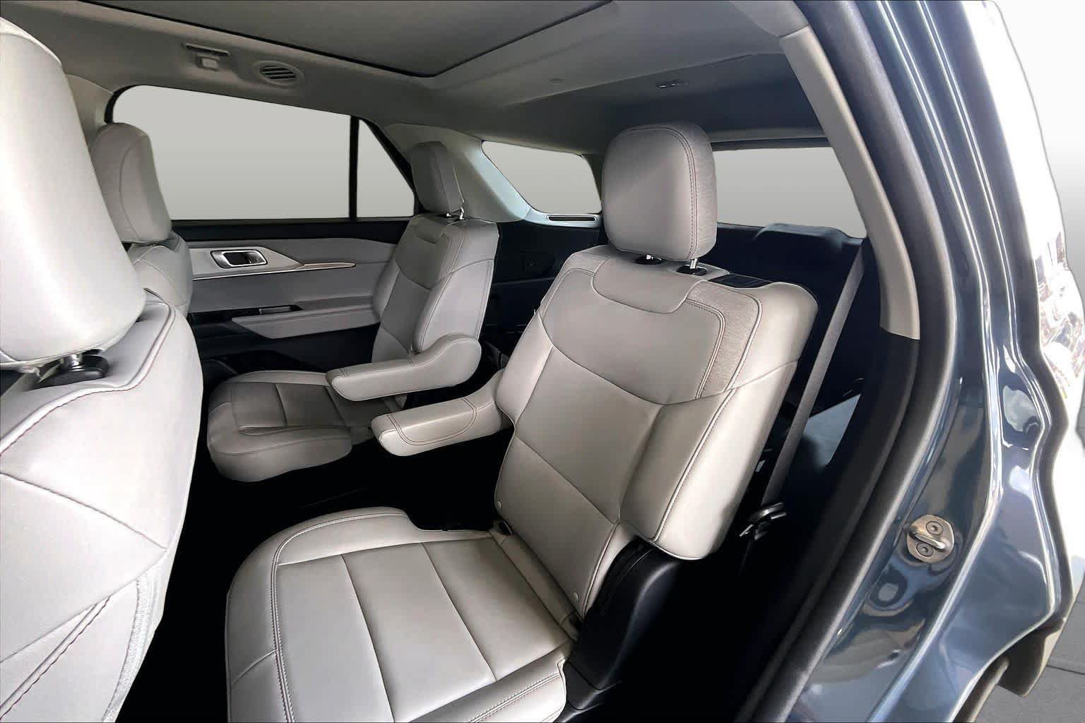 Used 2025 Ford Explorer Active w/ Active Comfort Package AWD/4WD image 21
