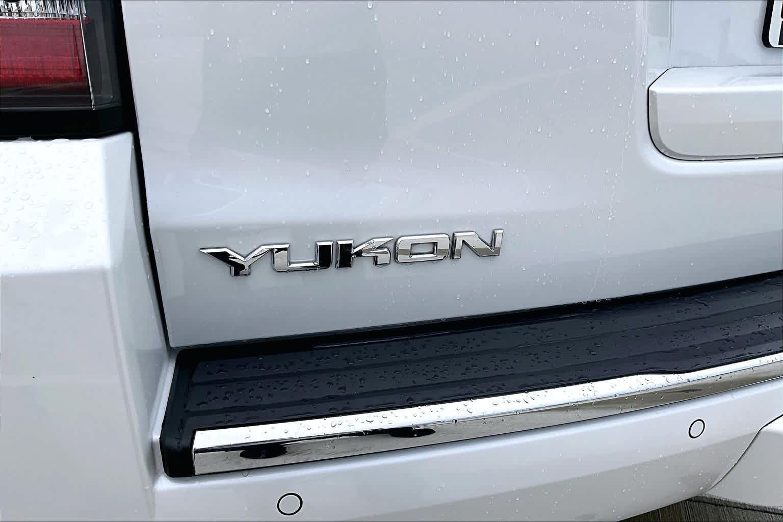 Used 2016 GMC Yukon Denali w/ Open Road Package AWD/4WD image 28