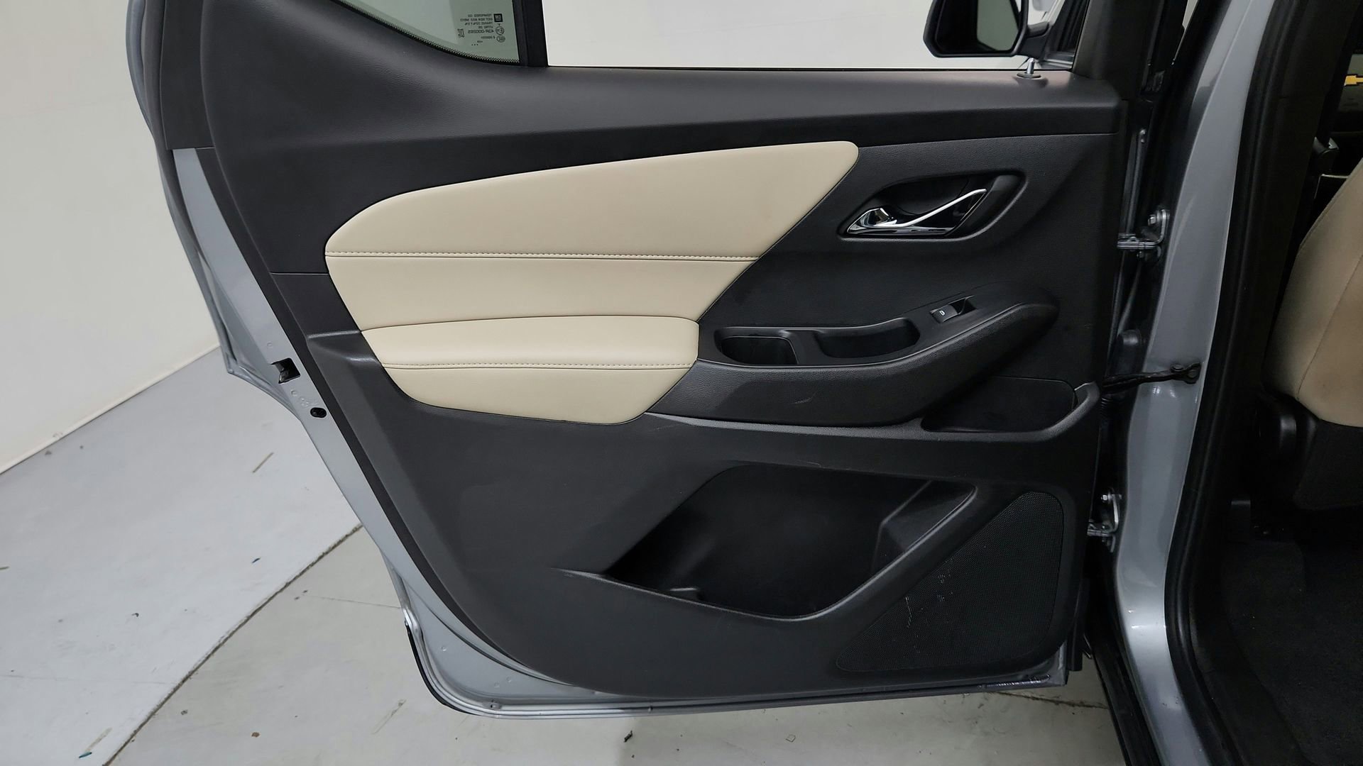 Certified 2023 Chevrolet Traverse LS FWD image 17