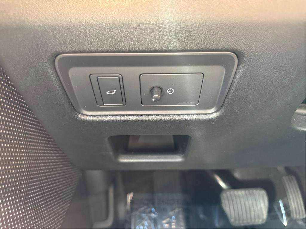 Used 2017 Land Rover Discovery SE image 48