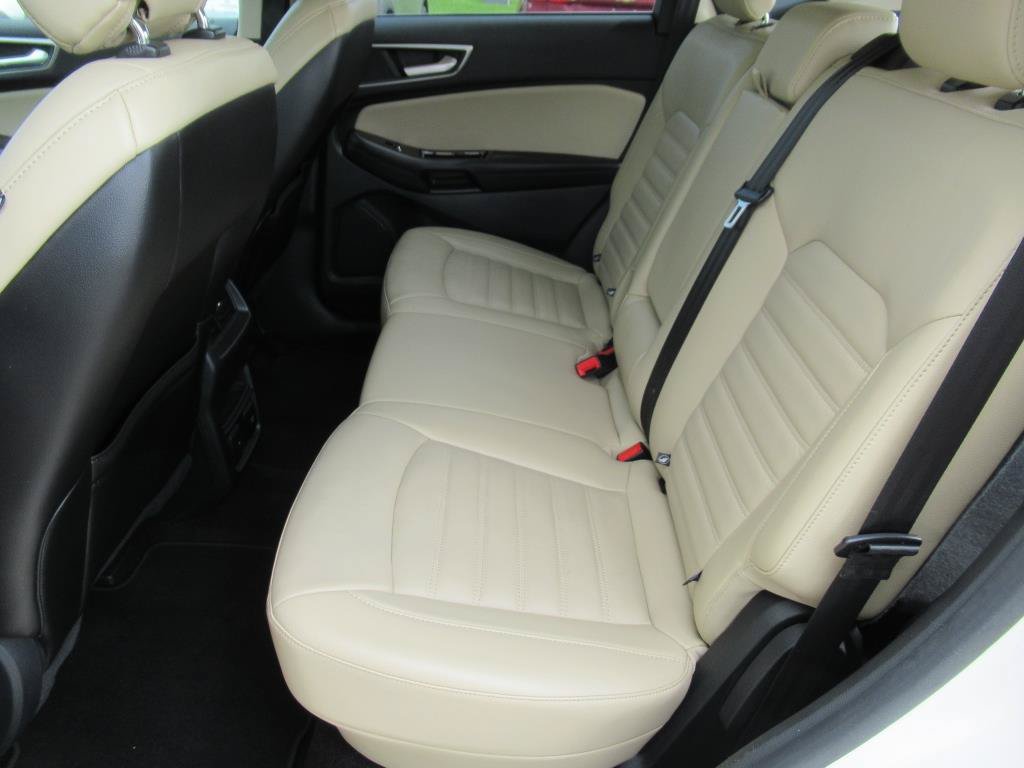 Used 2018 Ford Edge SEL w/ Equipment Group 201A FWD image 17
