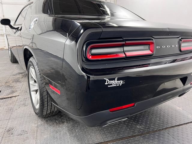 Used 2016 Dodge Challenger SXT image 13