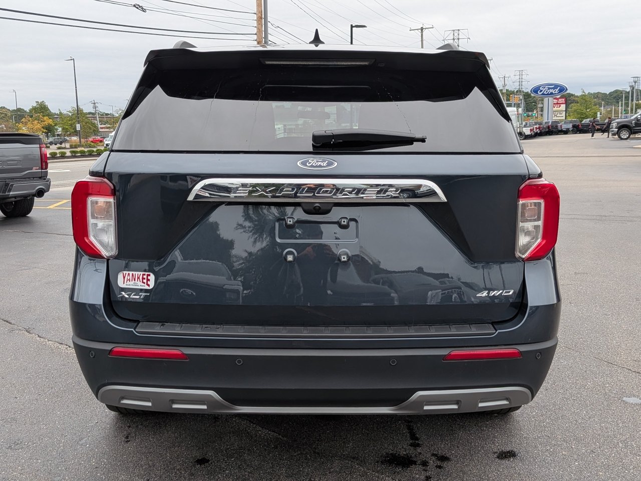 Used 2023 Ford Explorer XLT w/ Equipment Group 202A AWD/4WD image 5