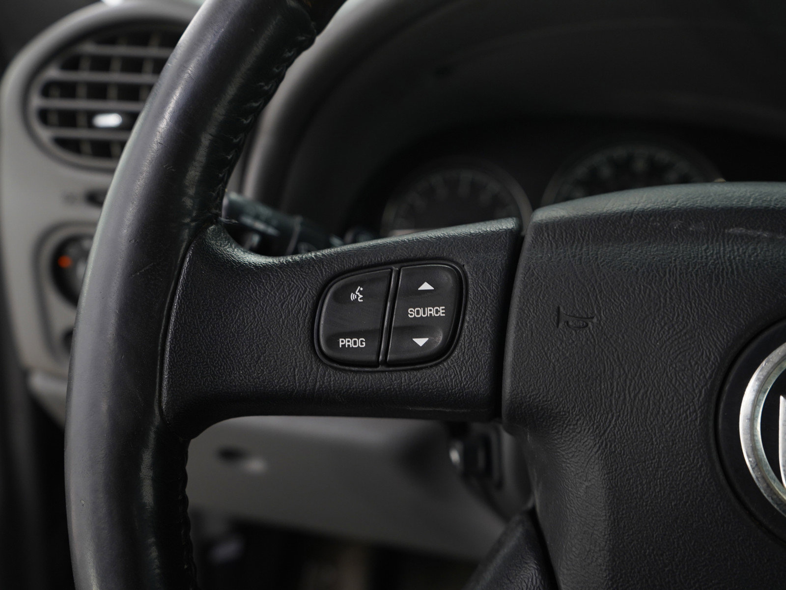 Used 2005 Buick Rainier CXL image 26