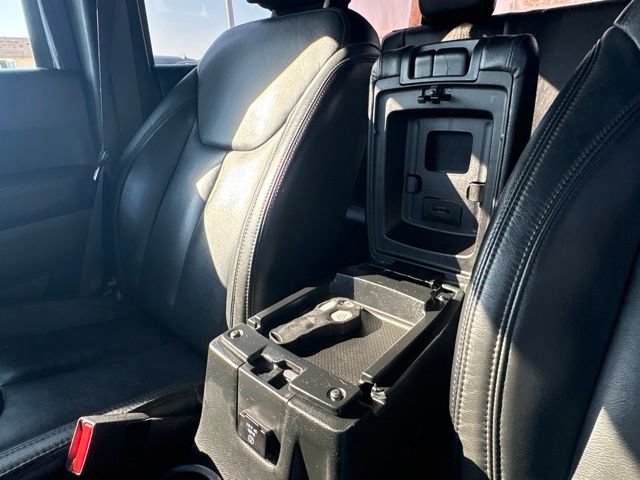 Used 2017 Jeep Wrangler Unlimited Sahara AWD/4WD image 25
