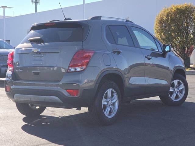 Used 2022 Chevrolet Trax LT w/ LT Convenience Package image 14