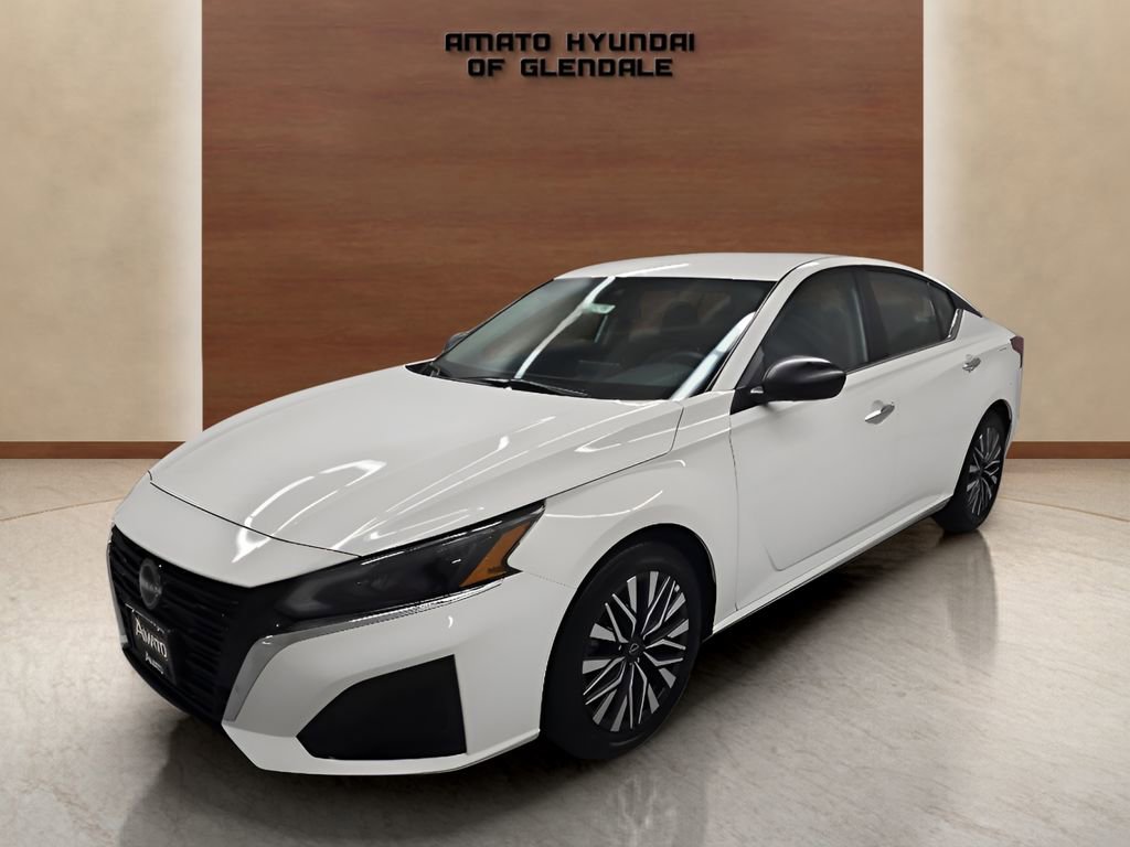 Used 2025 Nissan Altima 2.5 SV FWD image 1