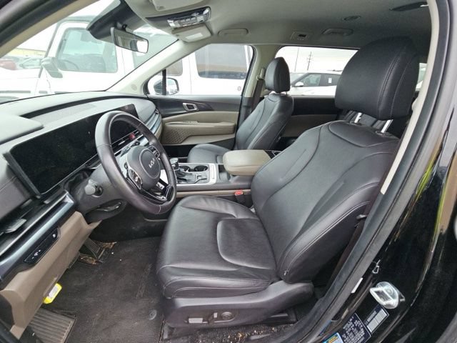 Used 2025 Kia Carnival FWD image 9