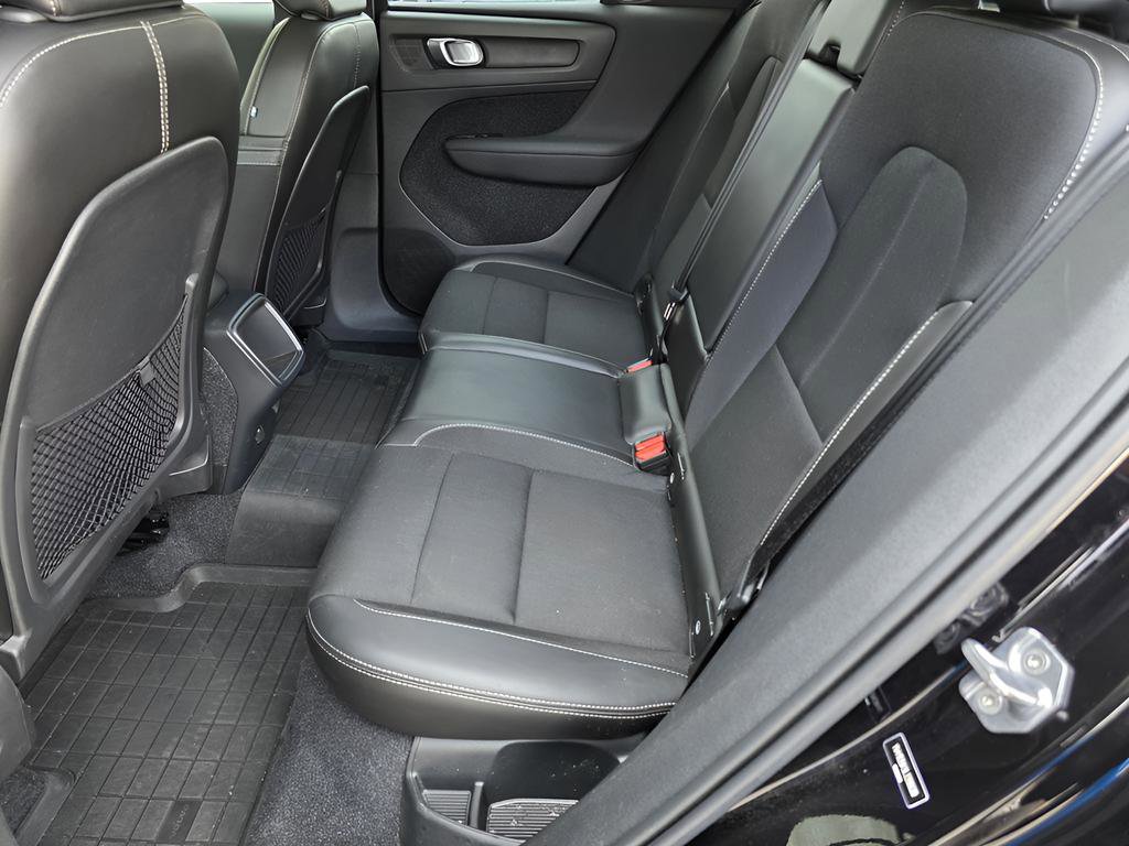 Used 2020 Volvo XC40 T5 Momentum image 16