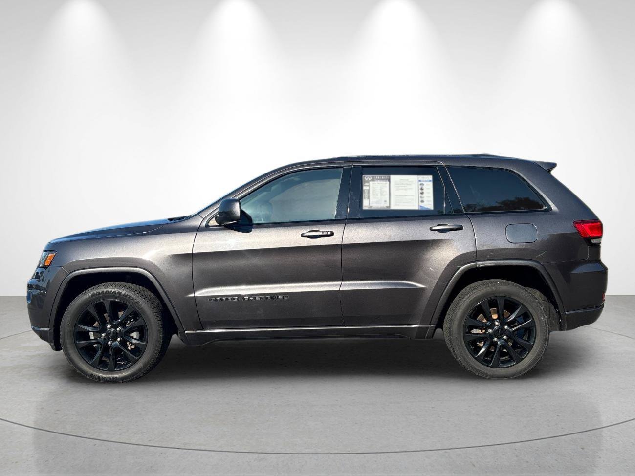 Used 2020 Jeep Grand Cherokee Altitude AWD/4WD image 2
