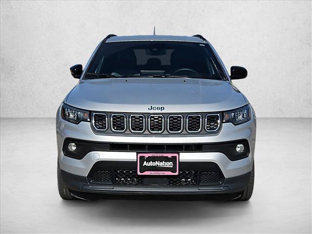 Used 2024 Jeep Compass Latitude AWD/4WD image 2