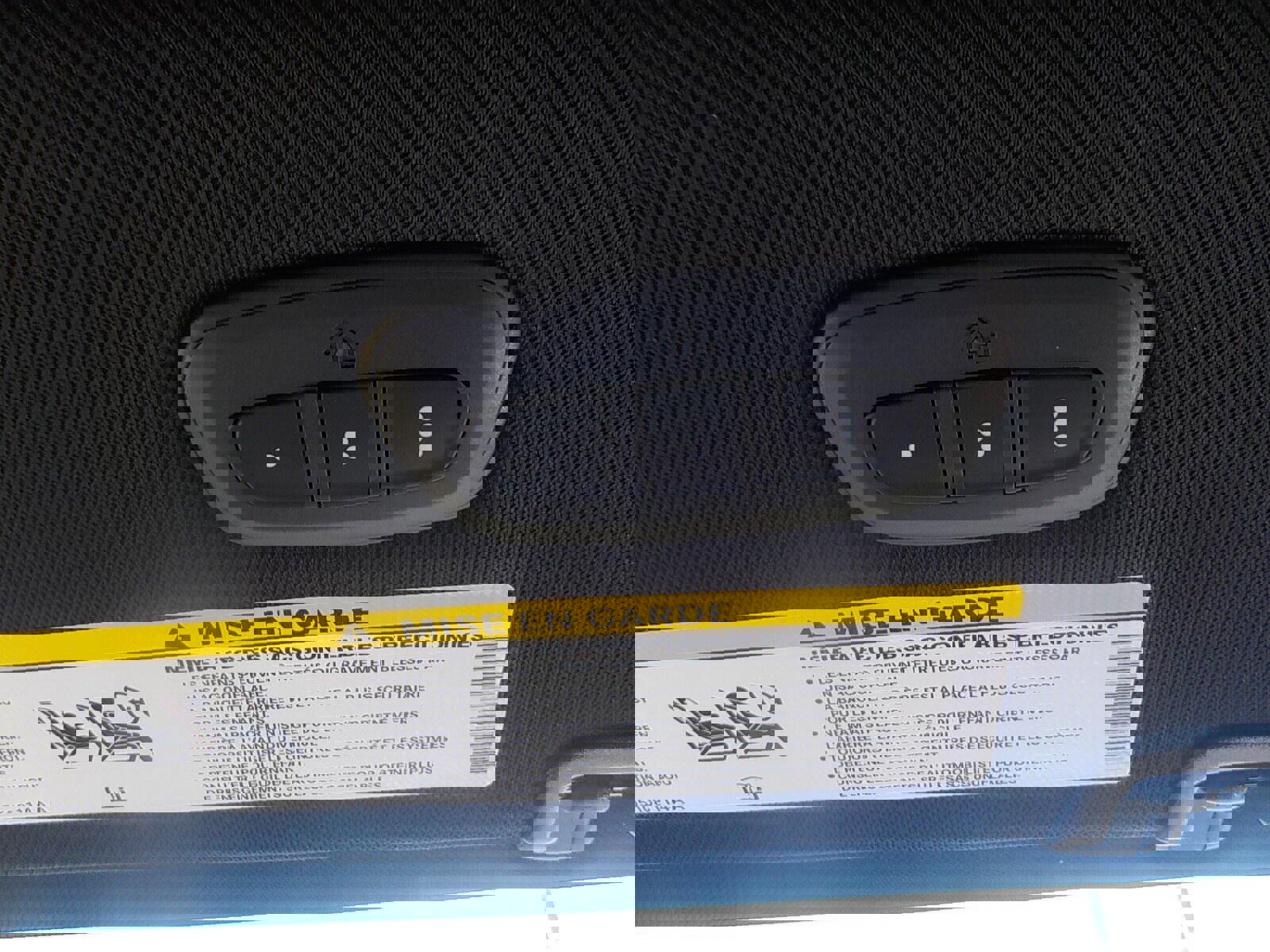 Used 2025 Chrysler Pacifica Premium image 27