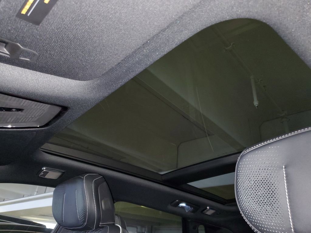 New 2026 Cadillac Lyriq V w/ Exterior Carbon Fiber Package AWD/4WD image 17