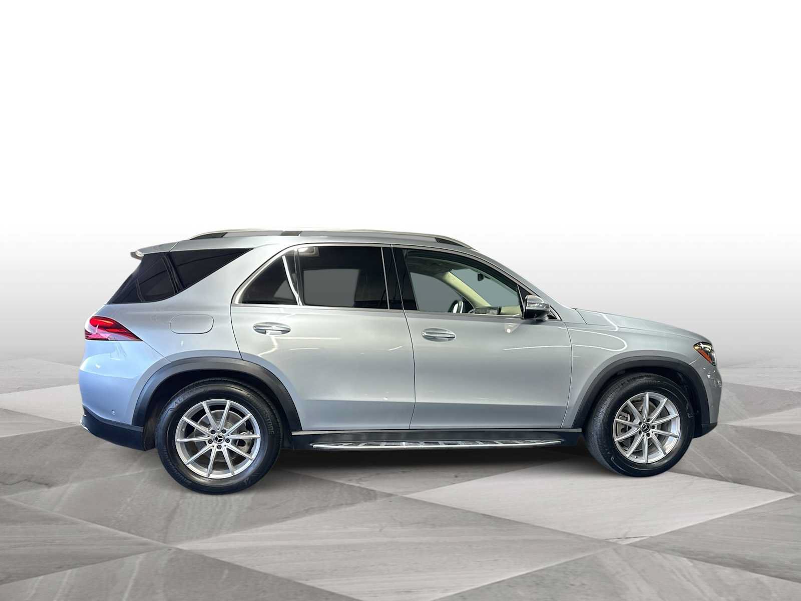 Used 2024 Mercedes-Benz GLE 350 4MATIC image 9