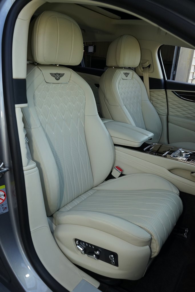 Used 2021 Bentley Flying Spur V8 image 11