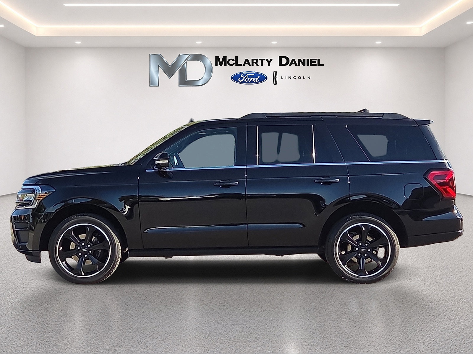Certified 2024 Ford Expedition Limited AWD/4WD image 3