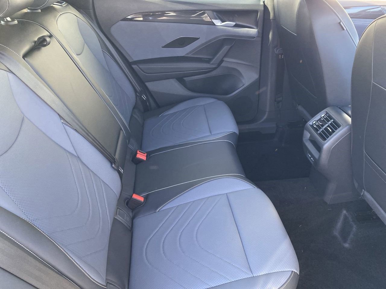 New 2026 Volkswagen Tiguan SE R-Line image 9