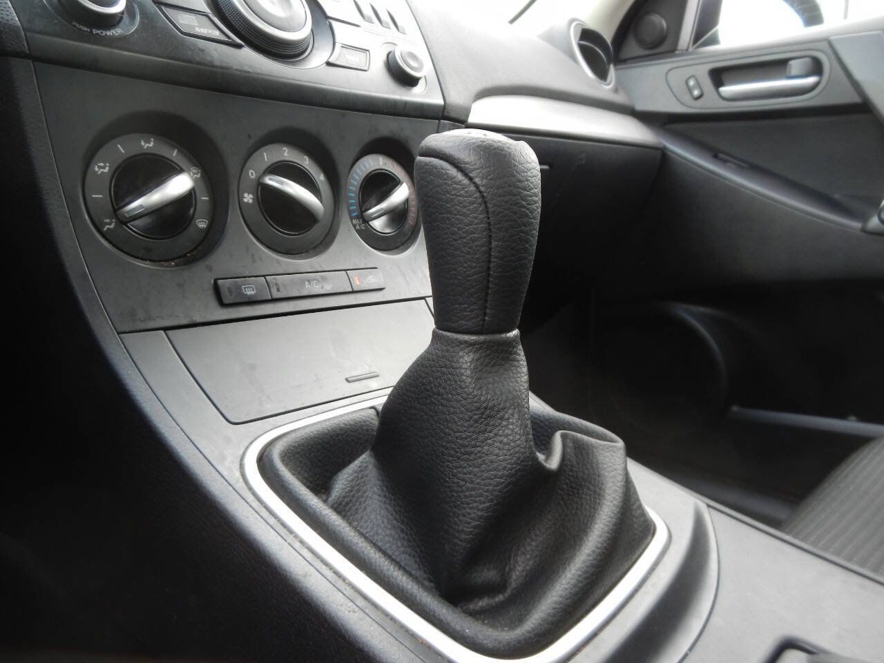 Used 2012 MAZDA MAZDA3 i Touring FWD image 40