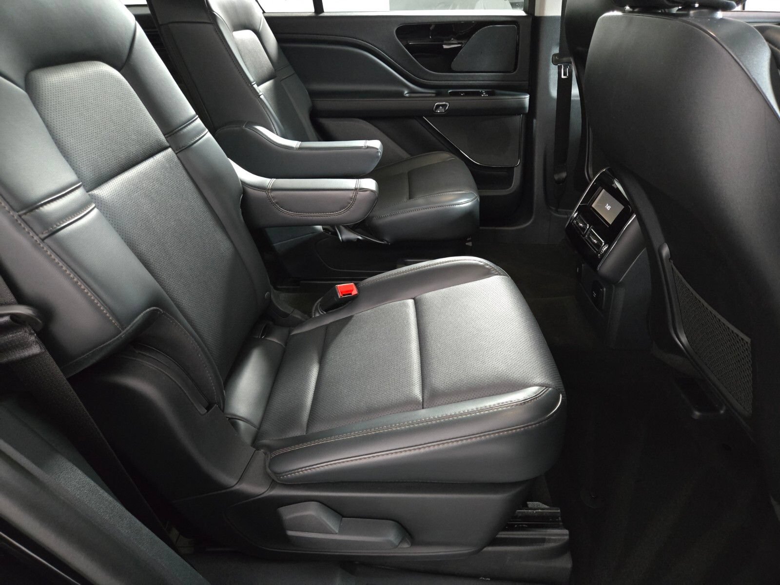 New 2026 Lincoln Aviator AWD image 18