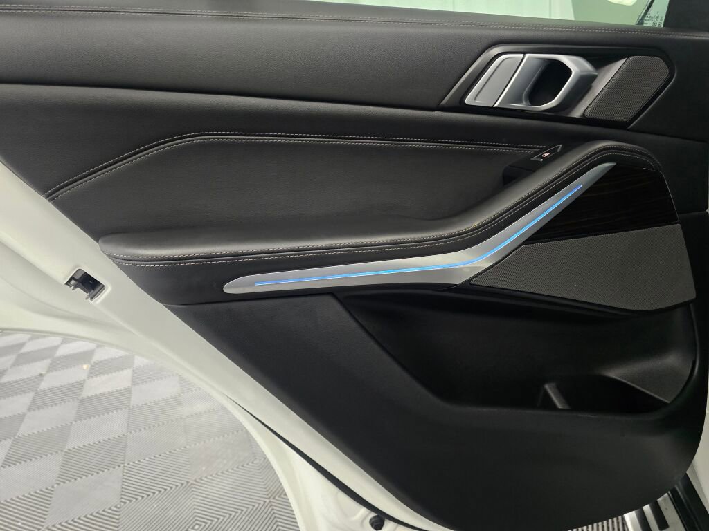 Used 2025 BMW X5 xDrive50e image 19