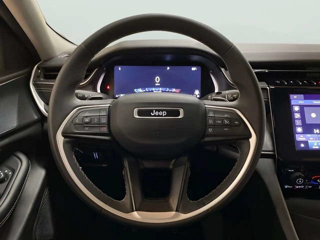 Used 2024 Jeep Grand Cherokee Laredo RWD image 11