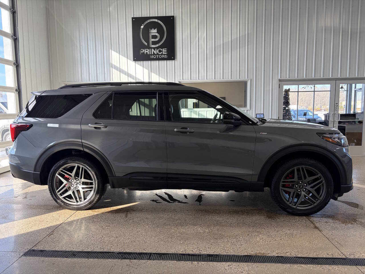 Used 2025 Ford Explorer ST-Line w/ ST-Line Street Pack image 6