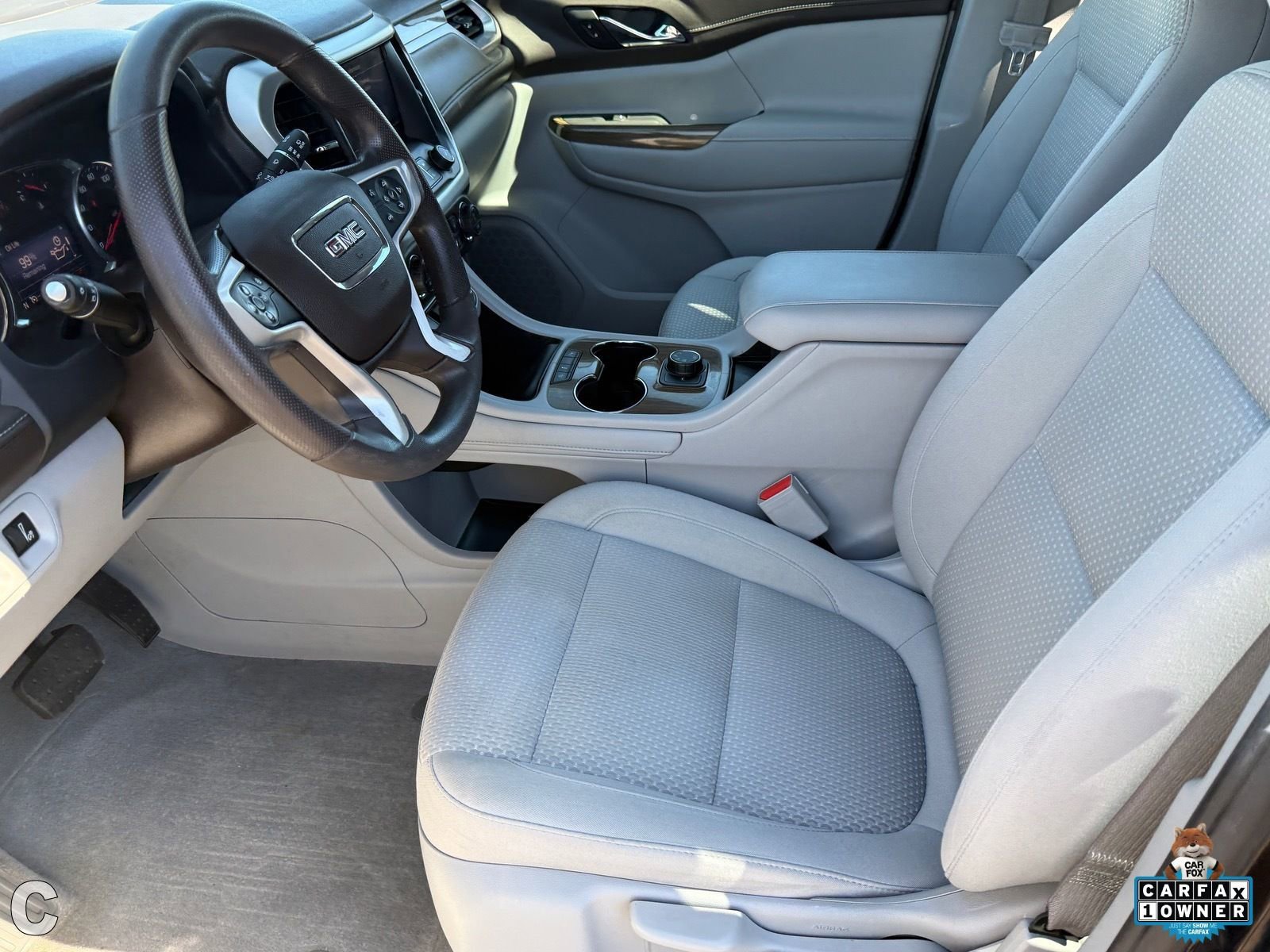 Used 2022 GMC Acadia SLE image 16