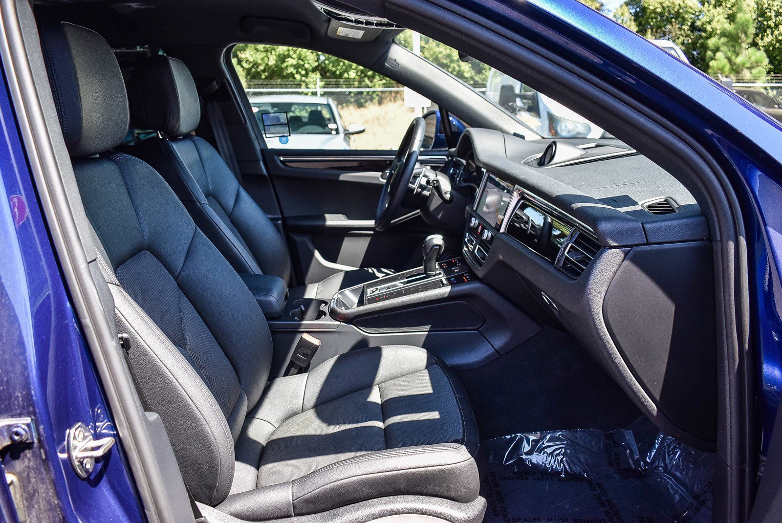 Used 2023 Porsche Macan image 15