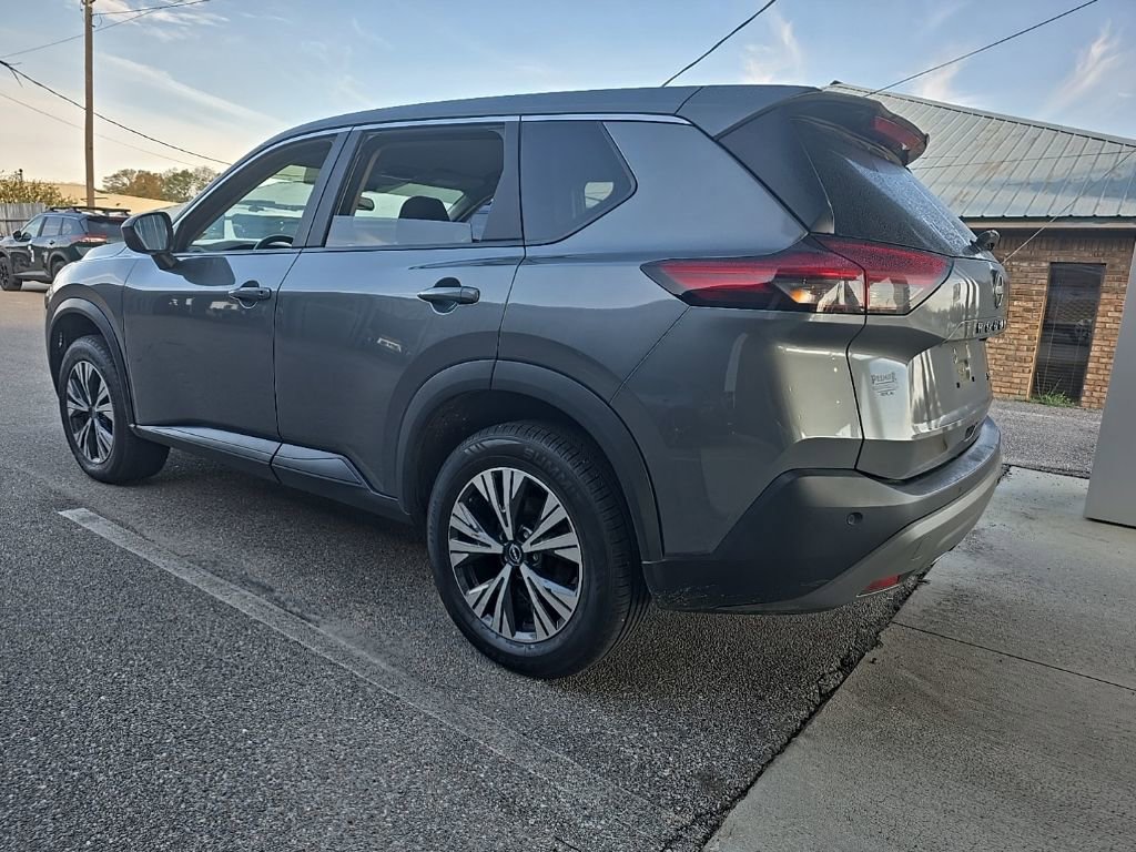 Used 2023 Nissan Rogue SV image 3