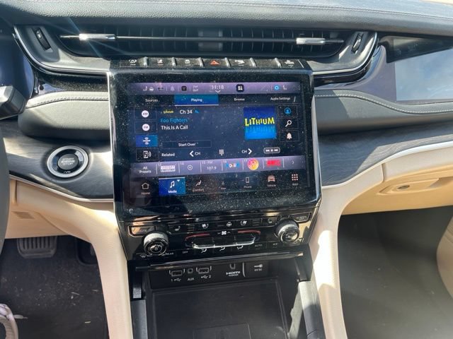 Used 2023 Jeep Grand Cherokee Limited w/ Luxury Tech Group II AWD/4WD image 19