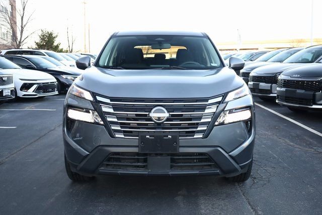 Used 2024 Nissan Rogue SV image 3